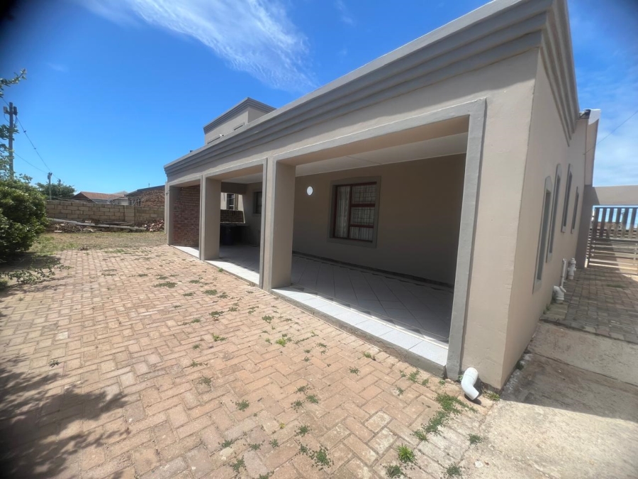 4 Bedroom Property for Sale in Pellsrus Eastern Cape